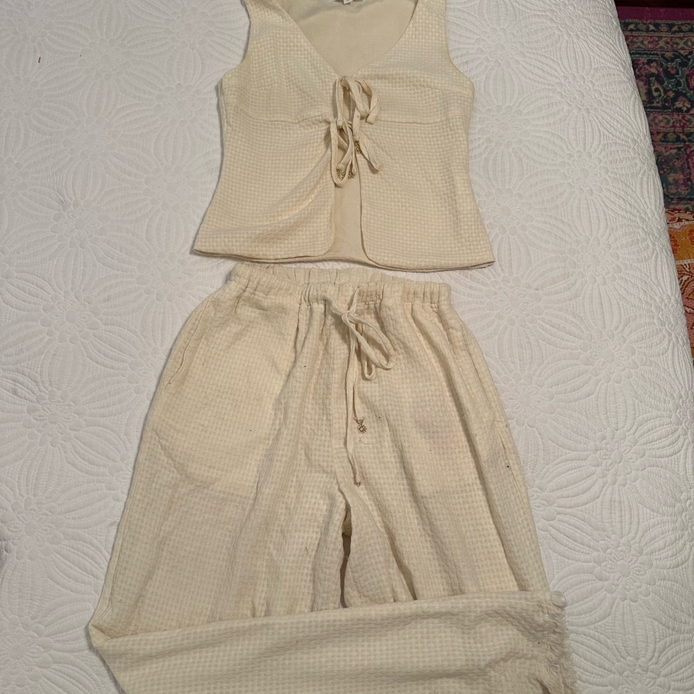 Women's Cream Sleeveless Top